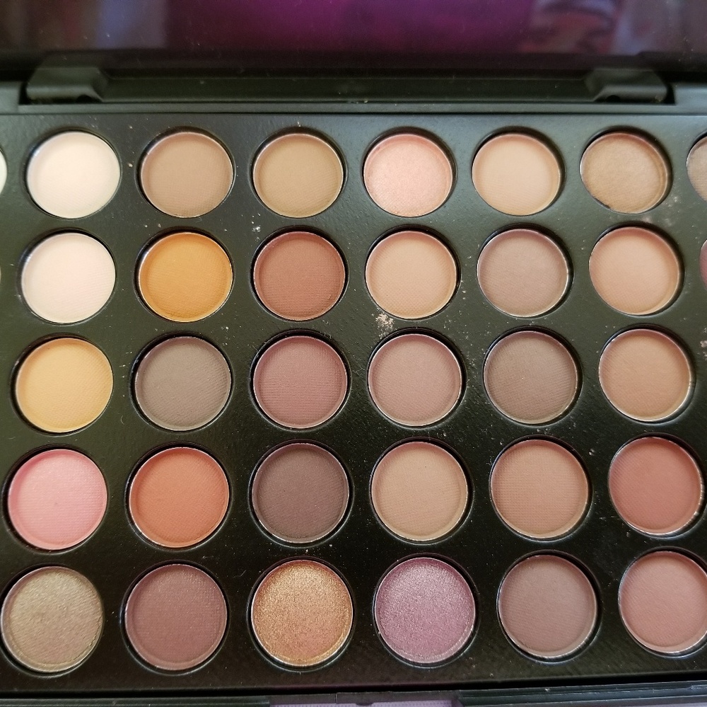 Eye shadow